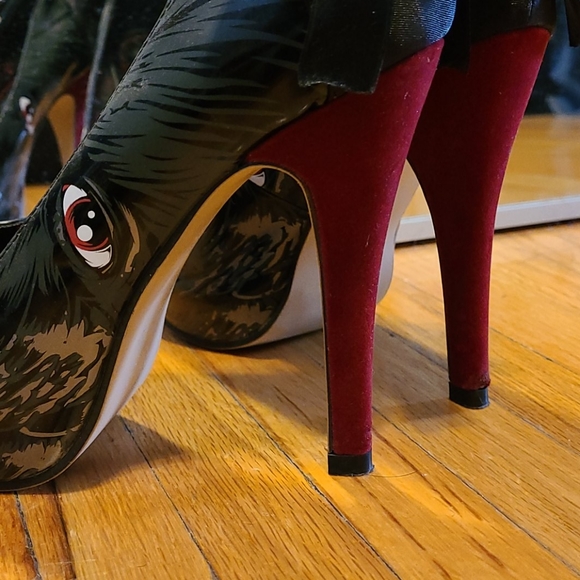 Shoes - Picture 4 of 4